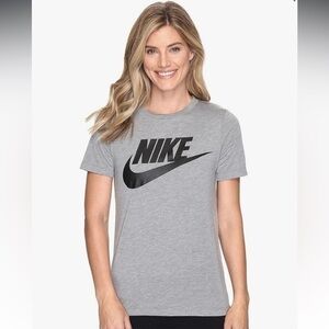 Women’s Nike T shirt NWOT MEDIUM Grey